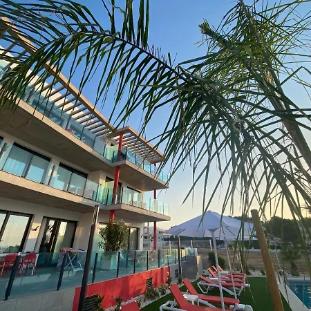 Apartment Azahar Red & *